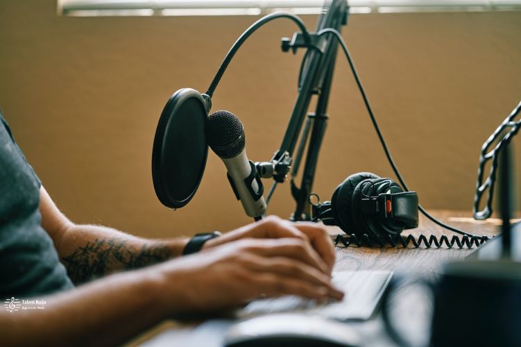 How to Start a Successful Music Podcast in 2024