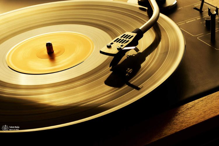 How Vinyl Records Are Making a Comeback in 2024